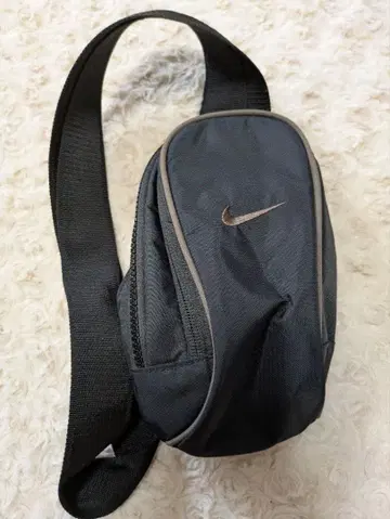 나이키 니코앤드 원 숄더