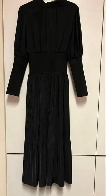 새상품급 블랙 플리츠 리본 맥시 드레스