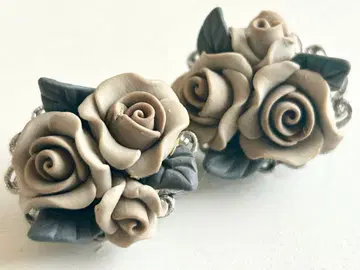 골동품 당시물 장미 이야기 카키 브라운 계열 레트로 vintage 귀찌