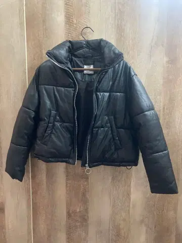 버쉬카 Bershka 블랙 다운 자켓 S 사이즈 블랙 다운