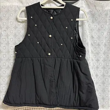 블랙 퀼팅 베스트 펄 버튼 포함