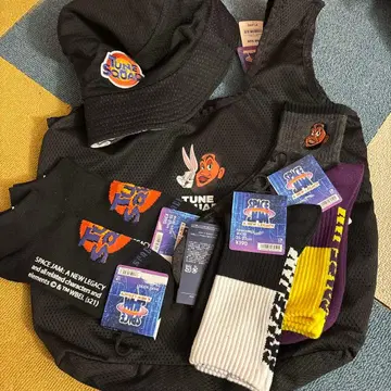 SPACE JAM TUNE SQUAD 버킷햇과 삭스 세트