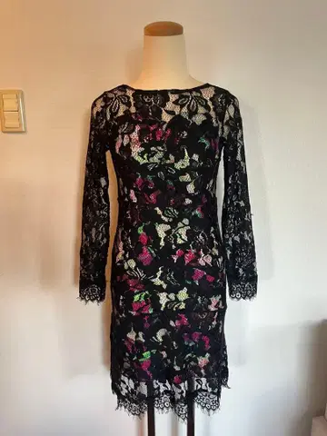 블랙 레이스 플라워 무늬 긴팔 원피스 드레스