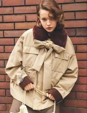 이번 시즌 신상 FUR FUR 패딩 보타이 워크 블루종 BEG 프리