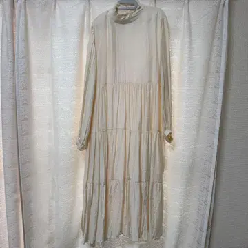 아이보리 긴팔 롱 원피스 티어드 디자인