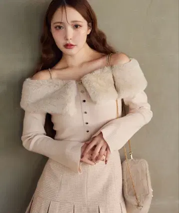 NICE CLAUP 인조 모피 비쥬 니트 베이지