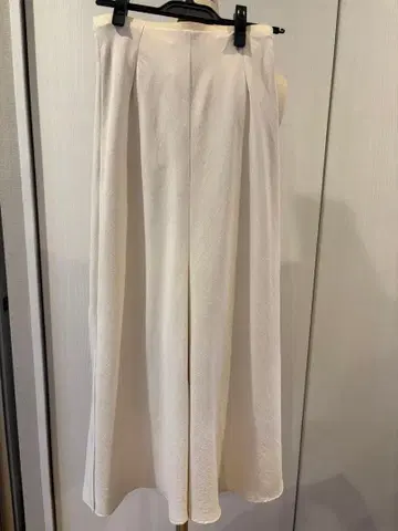 미라 오웬 롱 스커트 새틴 내로우 스커트 베이지