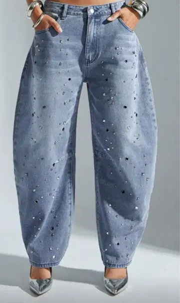 새상품 메탈 스터드 장식 디스트레스드 데님 청바지 커브 레그 빅 사이즈