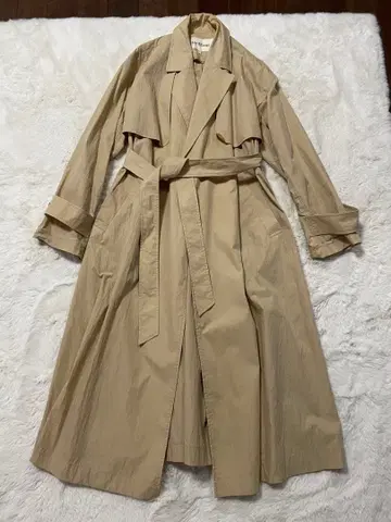베이지 트렌치코트 벨트 포함