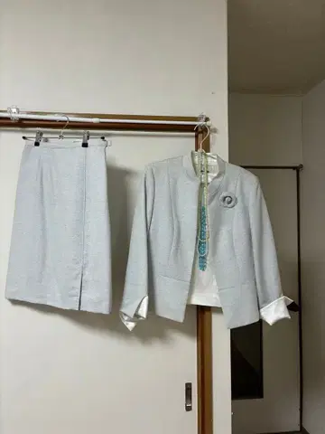 라이트 그레이 정장 세트