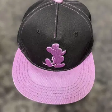 미키마우스 캡 블랙과 핑크