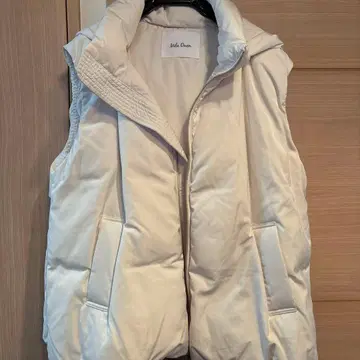 미라 오웬 후드 부착 다운 베스트