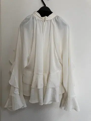 ZARA 프릴 블라우스 XL 미사용 새상품