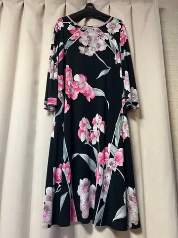 레오나르 원피스 42 블랙 칸칸 아름다운 난 패턴 절개가 탁월함