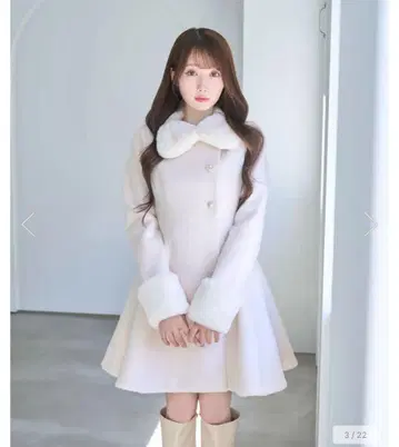 로제 뮤즈 코트 화이트