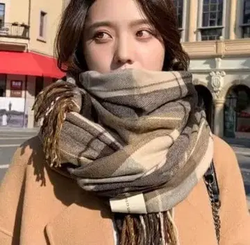 브라운 계열 체크 머플러