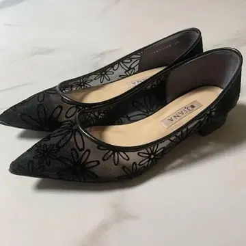 DIANA 블랙 플랫슈즈 꽃무늬 자수