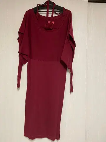 오토나시움 와인 레드 니트 원피스