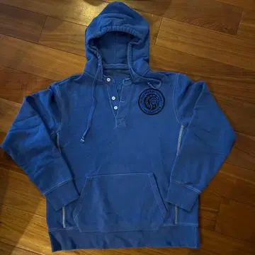 wingrock 와펜 부착 파랑 후드티