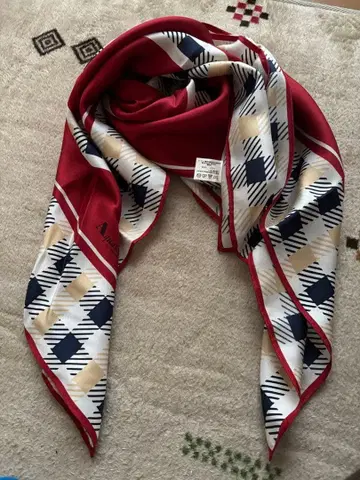 실크 100% 새상품 아쿠아 스큐텀 대형 스카프 체크 실크