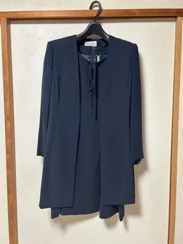 네이비 원피스 수트 온워드 카시야마