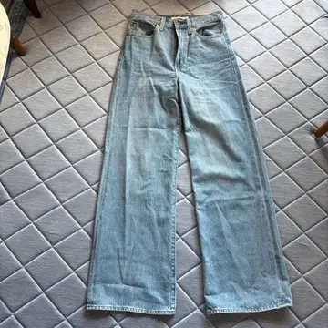 LEVI'S PREMIUM RIBCAGE WIDE LEG 27