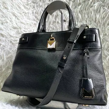 마이클코어스 그라마시 2way 숄더백 주름 가죽 금장 장식 블랙