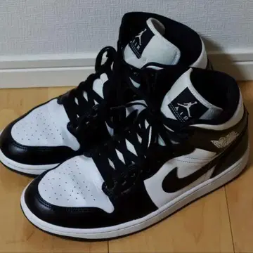 AJ1 Black/White