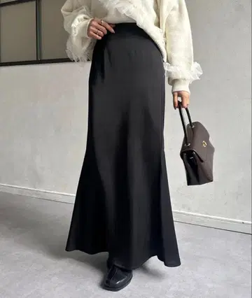 새상품 제본 새틴 머메이드 스커트 블랙 M