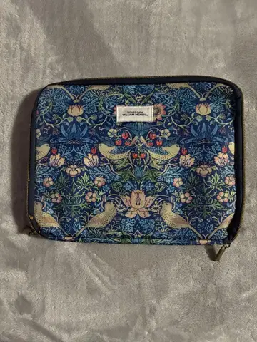 윌리엄 모리스 파우치