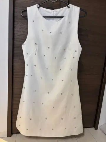 화이트 비쥬 장식 슬리브리스 드레스 M 사이즈