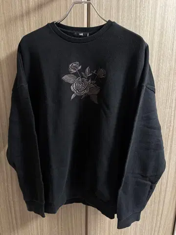 [ HARE ] 장미 자수 맨투맨