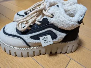 PRODY 퍼 통굽 스니커즈 화이트/블랙