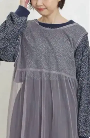 새상품 사만사 모스모스 와플 프릴 메로우 꽃무늬 티셔츠 네이비