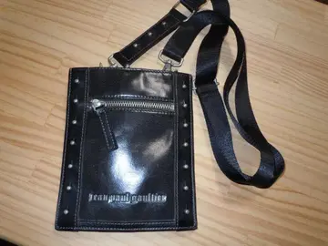 장 폴 고티에 숄더 파우치 블랙