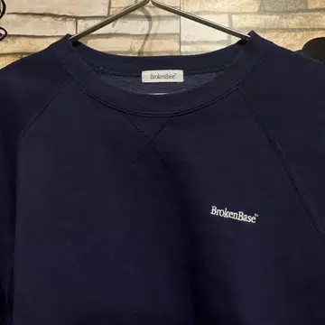 BrokenBase 네이비 크루넥 트레이닝복