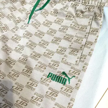 미토마 카오루 착용 puma 모노그램 트랙 팬츠 저지