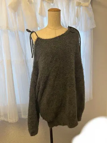 NICE CLAUP 오프숄더 니트 원피스