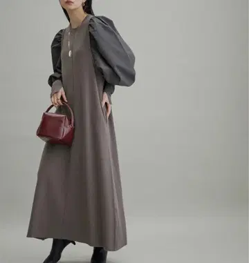 ADAM ET ROPE' 볼륨 슬리브 니트 원피스 브라운