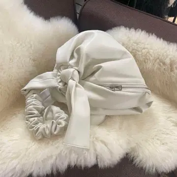 화이트 리본 포함 숄더백