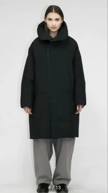 블랙 후드 부착 다운 자켓