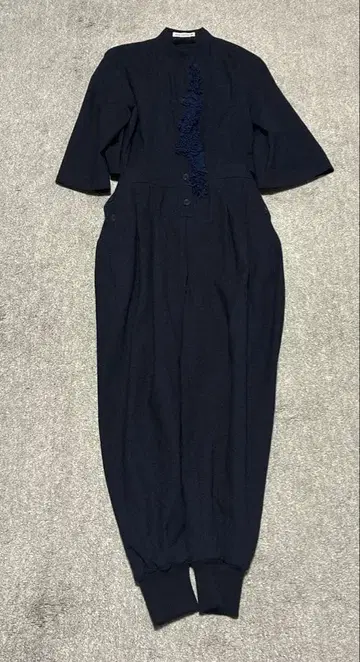 미나 페르호넨 38 네이비 살로펫