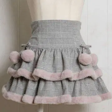 pium 퍼 달린 티어드 미니 스커트