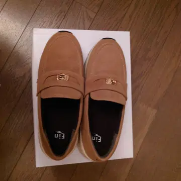 fin 베이지 플랫슈즈