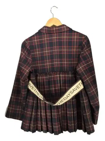 에이미 로우 백 플리츠 로고 자켓 38