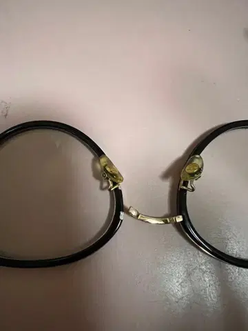 클래식 라운드형 블랙 안경