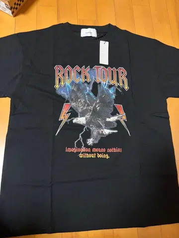 ROCK TOUR 블랙 T셔츠 M 사이즈