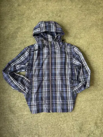 네이비 계열 체크 무늬 마운틴 후드티 M 사이즈