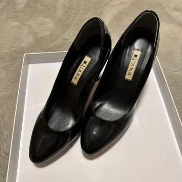 DIANA 블랙 스틸레토 하이힐