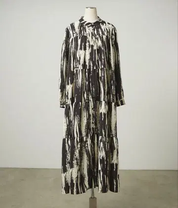 NAO 모듬 패턴 티어드 원피스